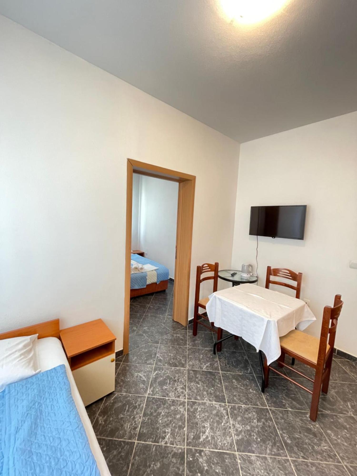 Apartments Radosevic 울친 객실 사진